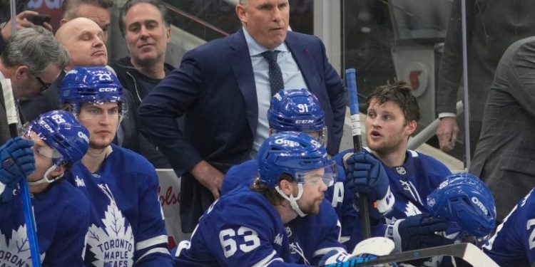 NHL coach gets horrible-looking gash during gym accident