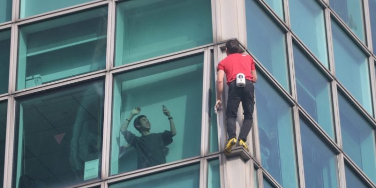 Skyscraper Live on Netflix updates: Alex Honnold completes epic climb