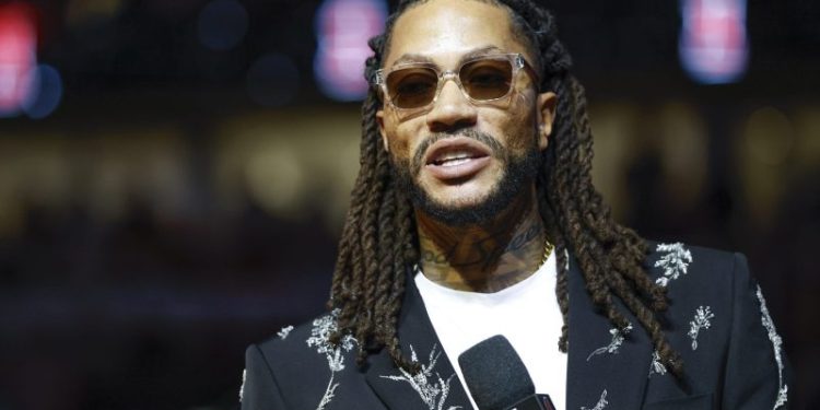 Derrick Rose honored by Chicago Bulls in emotional jersey retirement