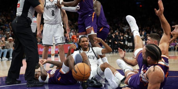 Dillon Brooks shoved in Suns-Nets dust-up