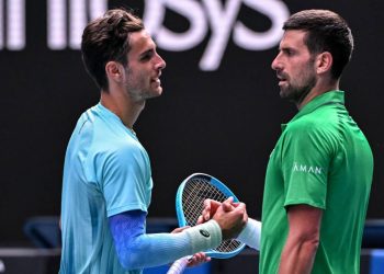 Djokovic reaches Aussie Open semis after injury to opponent