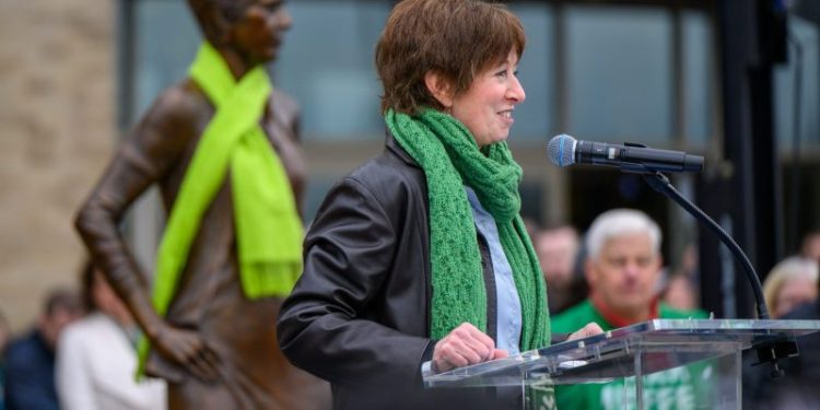 Notre Dame legend calls Trump a fascist who should be removed from office