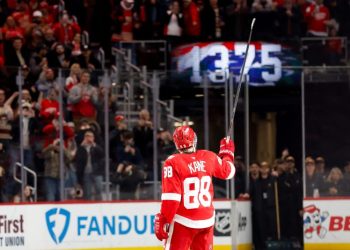 Patrick Kane becomes top US-born scorer, breaking Mike Modano’s record