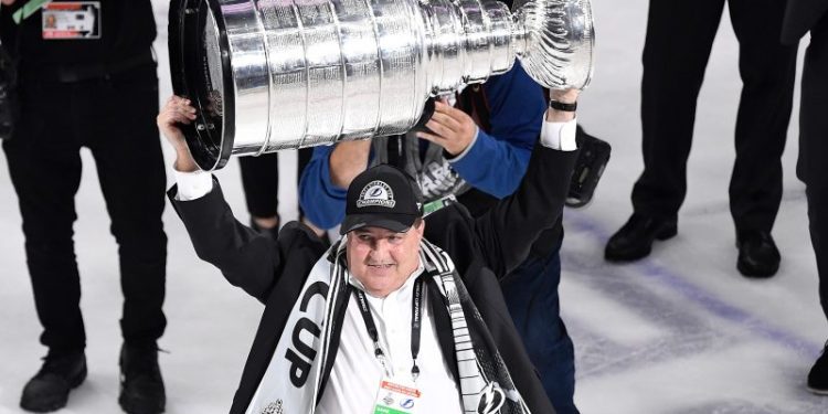 Lightning owner to miss outdoor game with ‘major leg fracture’