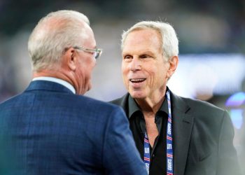 Giants co-owner, Epstein discussed women in emails