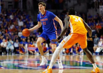 Bracketology: Houston, Florida rise in latest NCAA projection