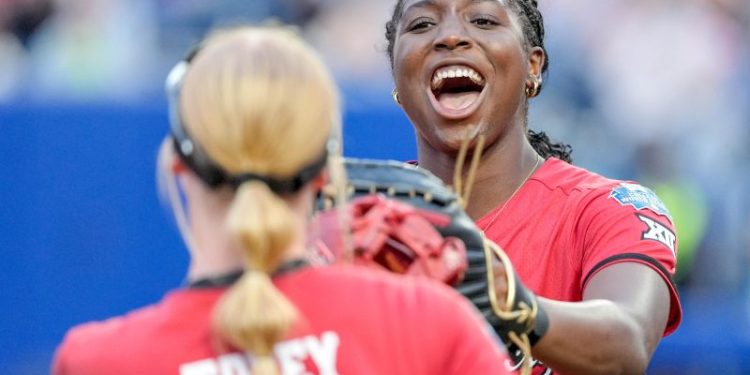 Who’s No. 1 in the USA TODAY Sports’ college softball power rankings?