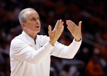 Rick Barnes jokes Tennessee players betting on games after Auburn win