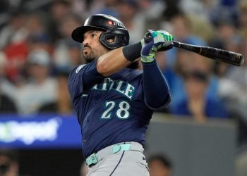 All-Star slugger returns to NL Central club after 49-homer season