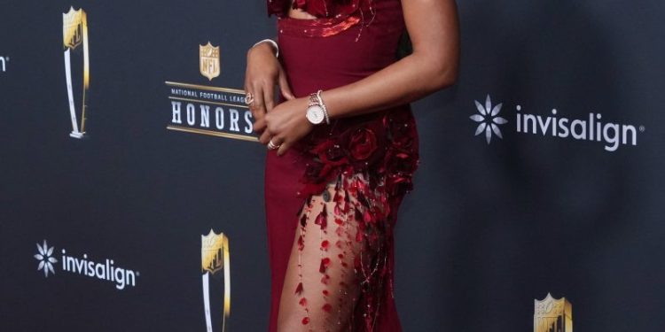 Tiffany Haddish mispronounces Mike Vrabel’s name at NFL Honors