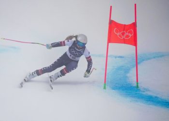 Social media reacts to Lindsey Vonn’s frightening crash