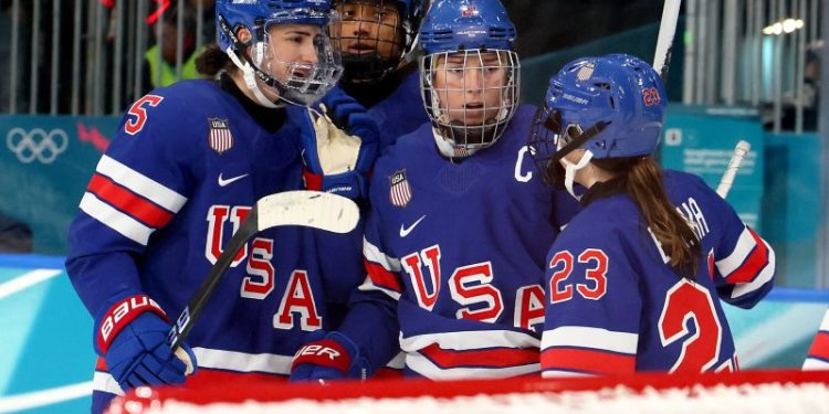 US women’s hockey topples Finland to improve to 2-0