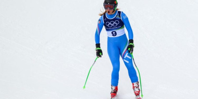 Vonn doing well enough to text with friends, including Italian star