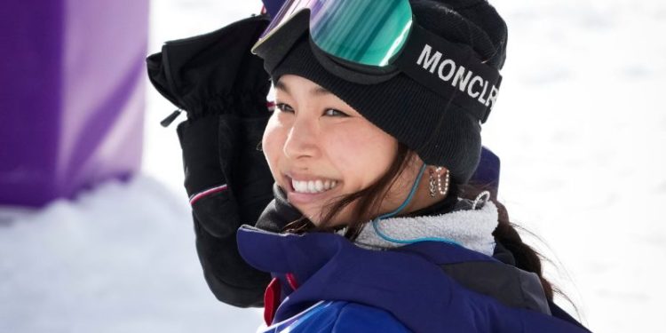 What shoulder injury? Chloe Kim qualifies in halfpipe at 2026 Olympics