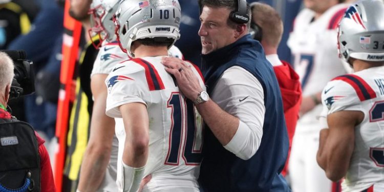 See how Patriots HC Mike Vrabel reacted after Super Bowl 60 loss