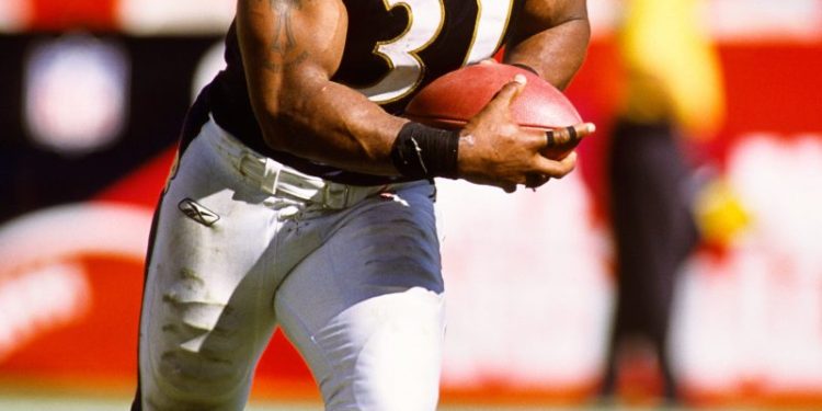 Trump pardons 5 ex-NFL players: See who