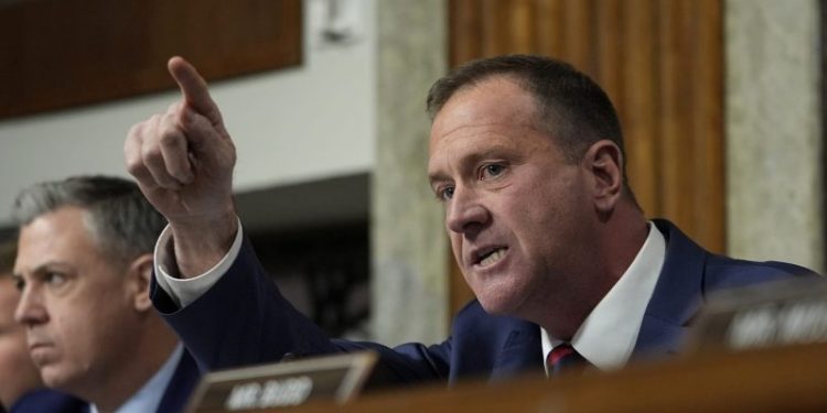 Senator has ‘blueprint’ to fix college sports, end rulemaking by lawsuit