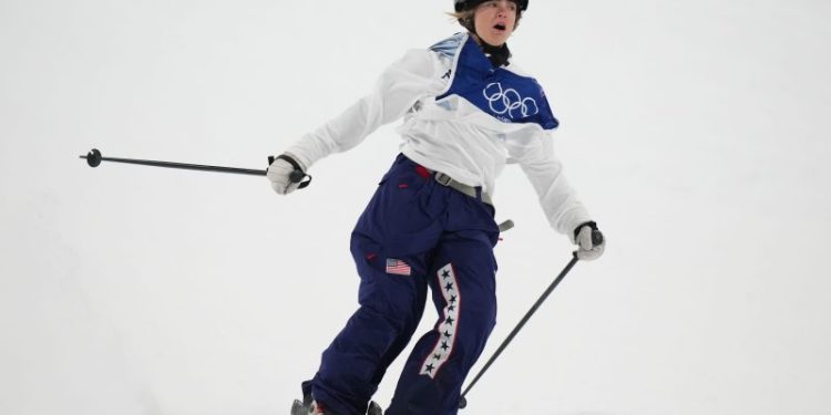 Like Lindsey Vonn, this US free skier just competed with torn ACL