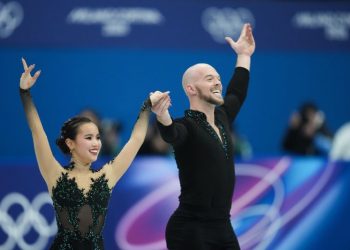 Olympics figure skating live updates: Pairs on the ice