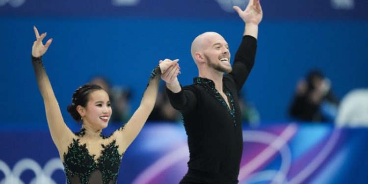 Olympics figure skating live updates: Pairs on the ice