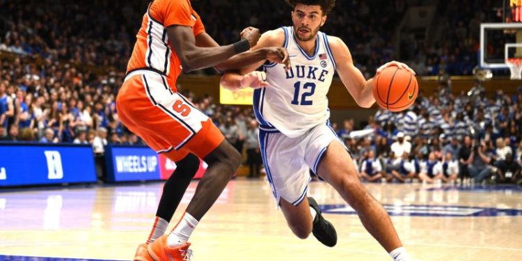 There’s a new No. 1 in men’s college basketball poll after weekend of upsets