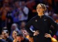 Tennessee women’s coach snubs Ole Miss in handshake line after loss