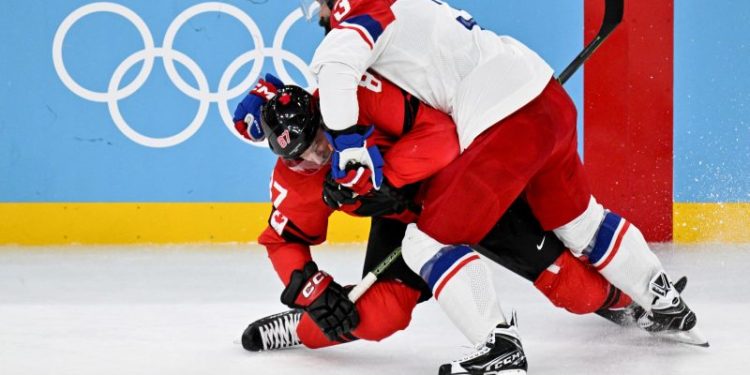 Sidney Crosby hurt, will not return in Olympic quarterfinal matchup