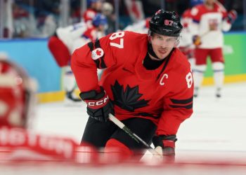 Sidney Crosby not ruled out for Canada-USA gold medal game