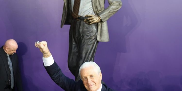 Lakers unveil Pat Riley statue celebrating former coach: Check it out