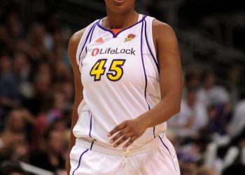 Two-time WNBA champion Kara Braxton dies, league announces