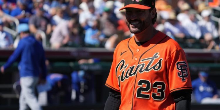 New Giants manager had the most bizarre Sunday. What made it so weird?