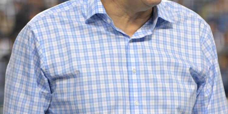 New Lakers president Lon Rosen says Rob Pelinka to stay in current role