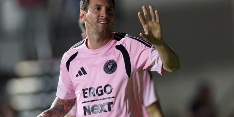 Messi scores penalty, gets taken down by fan in Puerto Rico exhibition