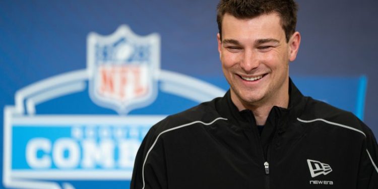 Fernando Mendoza draws loud cheers at NFL combine just by showing up