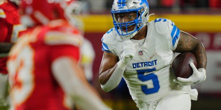 Texans bolster run game, acquire veteran RB from Lions