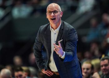 Dan Hurley ejected as UConn upset by Marquette, may lose No. 1 seed