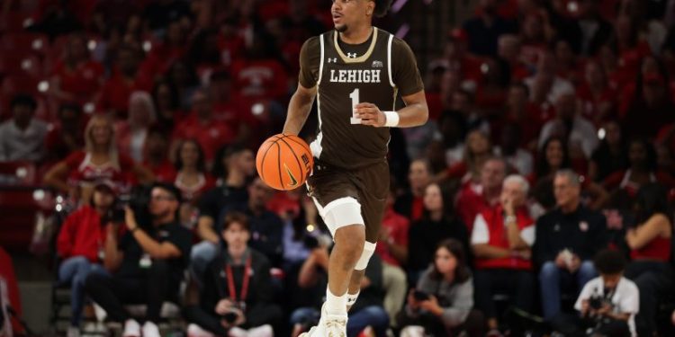 Lehigh basketball’s Nasir Whitlock drains half-court heave to beat Holy Cross