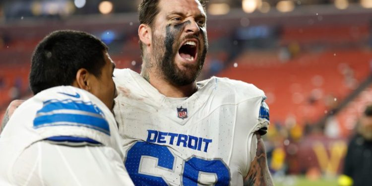 Former Pro Bowl lineman splits with NFC team over contract talks