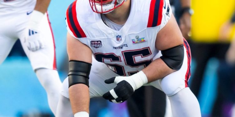 Bears acquire replacement for retired center in trade with Patriots