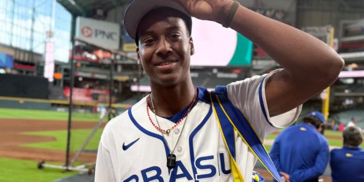 17-year-old retires Aaron Judge with bases loaded in WBC