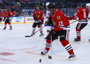 Longtime Blackhawks player, radio analyst dies at 63