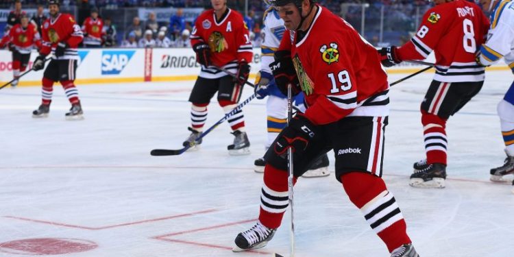 Longtime Blackhawks player, radio analyst dies at 63