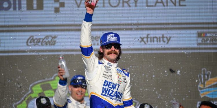 Blaney snaps Reddick’s 3-race NASCAR winning streak with Phoenix victory