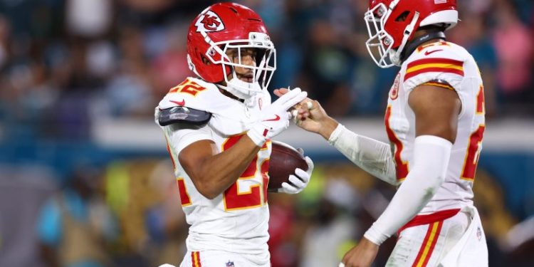 Newly acquired NFL standout lands record contract after blockbuster trade