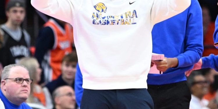 Speedy Claxton leads alma mater, Hofstra, back to March Madness