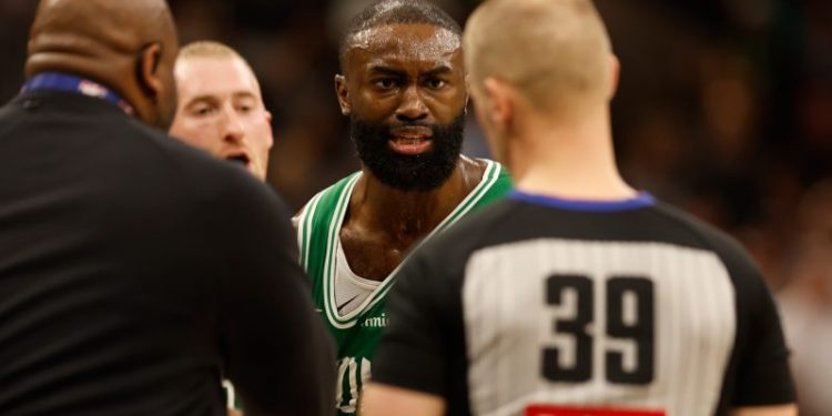 Celtics star ejected, rips officiating after loss to Spurs